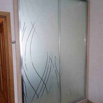 Шкаф купе фасады зеркало серебро с рисунком